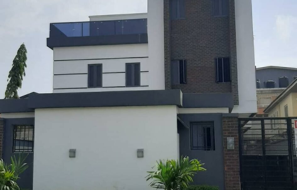 A Luxury furnished 4 Bedroom semi-detached Duplex on 3 floors in Lekki Phase 1, Lagos. A Luxury furnished 4 Bedroom semi-detached Duplex on 3 floors in Lekki Phase 1, Lagos.