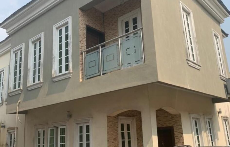 Lovely 5bedroom duplex Lovely 5bedroom duplex