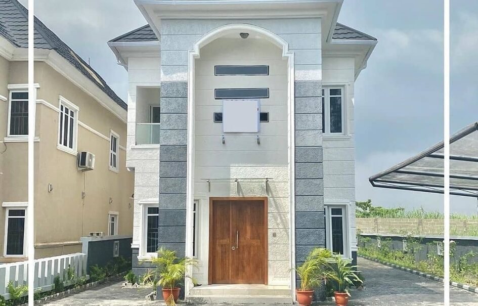 LOVELY 4 BEDROOM FULLY DETACHED DUPLEX LOVELY 4 BEDROOM FULLY DETACHED DUPLEX